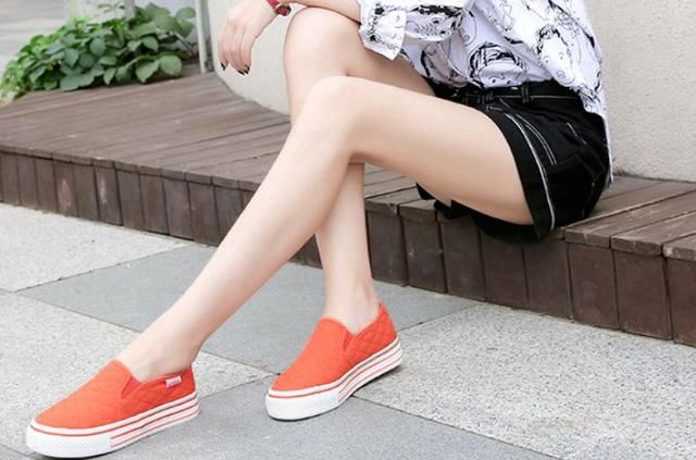 拍照怎么拍腿拉长 t01b4a15da68ffaceb5.jpg