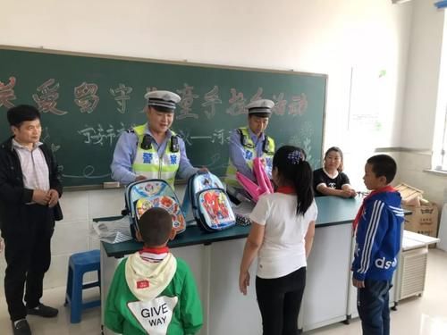 宁安市公安局交警大队开展关爱留守儿童主题活