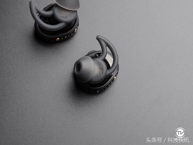 索尼WF-SP700N \/Bose SoundSport Free无线