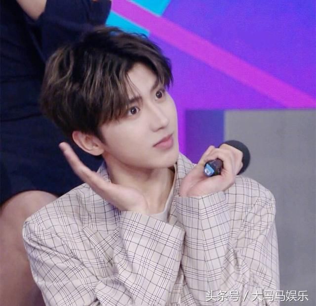 《偶像练习生》的播出,让很多人关注到这一群年轻帅气、可盐可甜、真诚努力的男孩子,其中蔡徐坤、陈立农、范丞丞、Justin、林彦俊、朱正廷、王子异、小鬼、尤长靖九人顺利出道,组成超高人气偶像团体Nine percent。印象中上一次有这样超高话题度的选秀节目还是在2005年的《超级女声》。