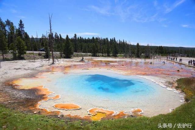 这座公园建于火山之上，比上海面积还要大，是美国最自豪的景区