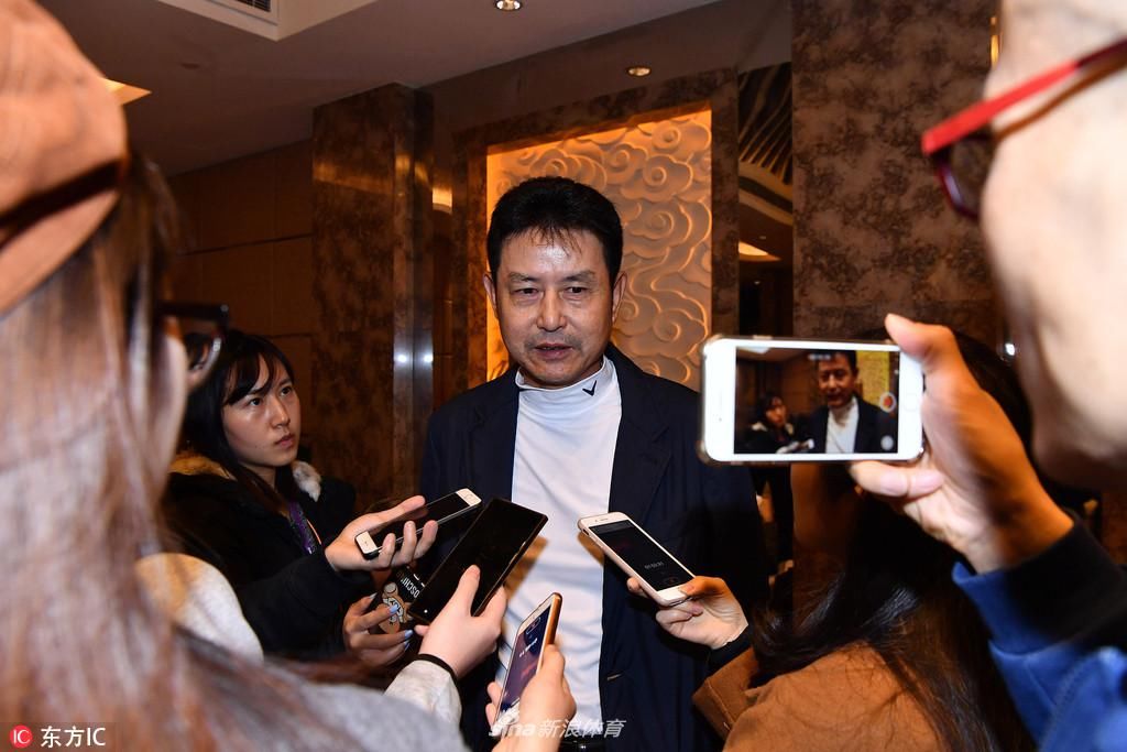 新时代传承弘扬女排精神座谈 陈忠和魏秋月魏