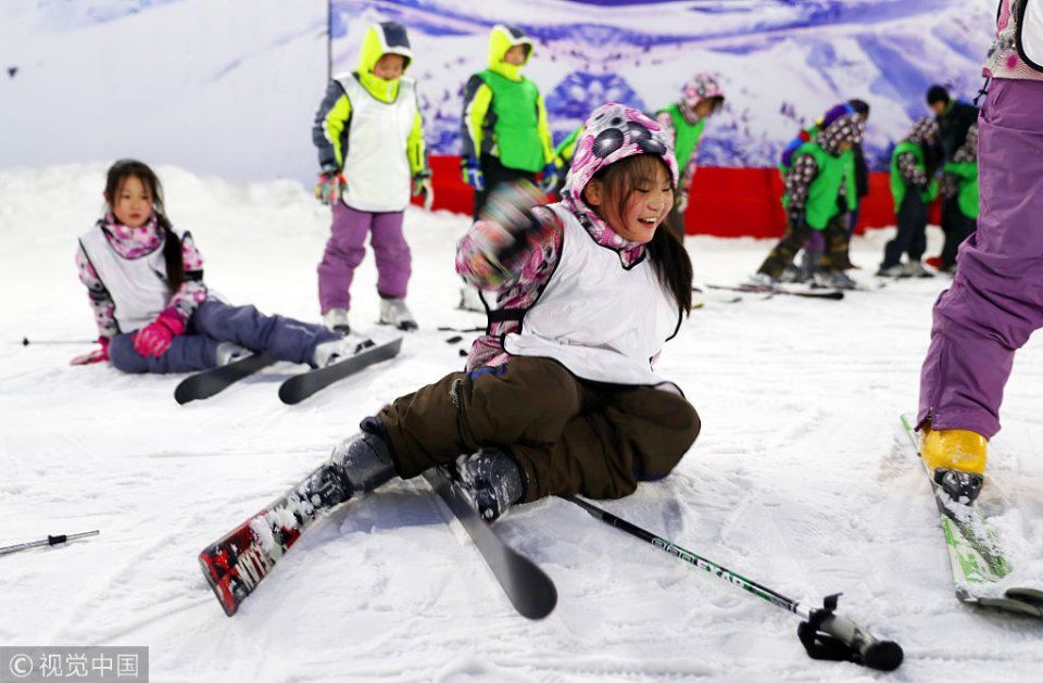 石家庄：娃娃滑雪度暑假