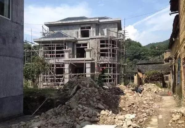 建房：28万建高颜值农村别墅，秒杀商品房，建好后老父亲很骄傲！