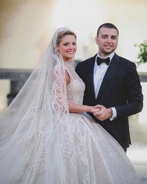 个公公也太宠儿媳了为,为她设计镶有15万颗水钻的婚纱,真懂女人 日博365备用网址