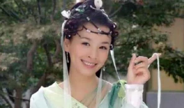 前额有辫子的角色:李湘帅气冷艳,贾静雯有灵气,她是童年女神 诚博娱乐网址