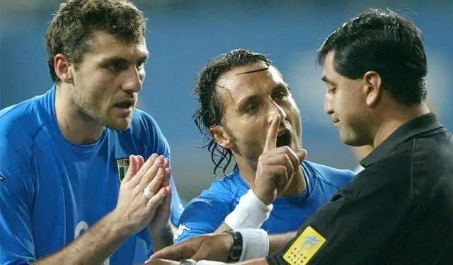 2002年世界杯,韩国对意大利那场吹黑哨的裁判