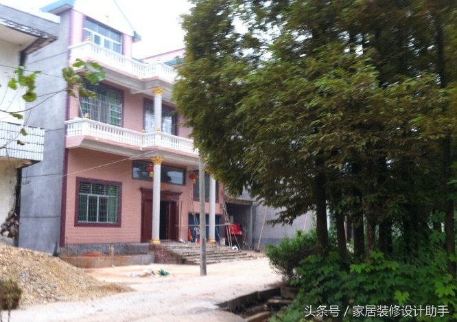 一辈子就一年住不了几天的自建房打拼，这40万农民工得奋斗10多年