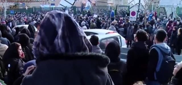 伊朗为啥和美国打