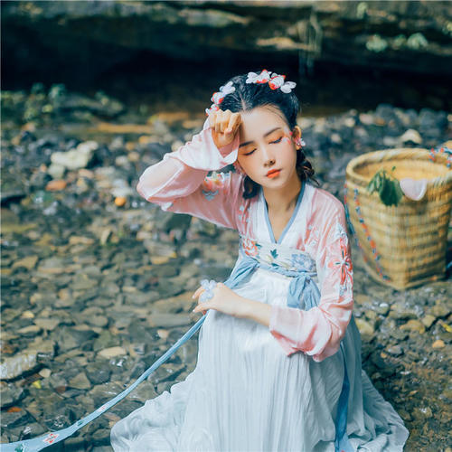 汉服一片式和两片式,究竟有什么区别?