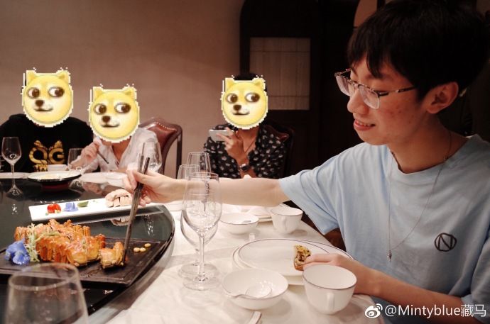 宝蓝独自赛场观战预选赛 校长请吃晚餐