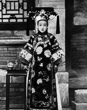 清末最美嫔妃，照片令人惊艳，后得罪太后，被活生生丢到井中淹死