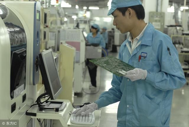 电子厂老板:员工宿舍都装上空调了,怎么还是留