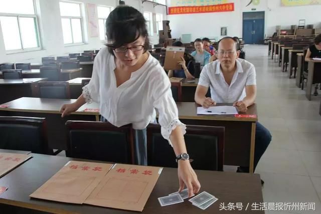 忻州六中12个新生班班主任今抽签产生,尽显教