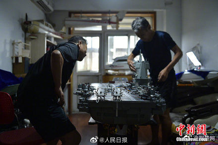 爷爷团耗时7年自制航母舰队