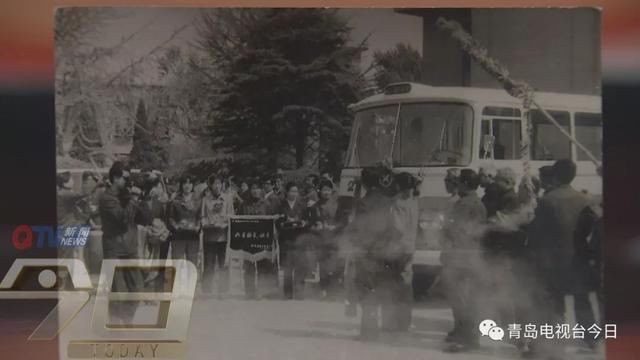 2路电车老车型光荣“退役”！看着这些公交老照片，你能认出几辆