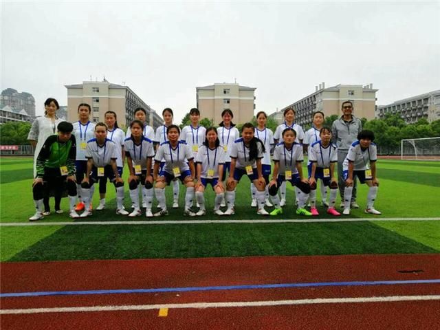 安庆医药高等专科学校女子篮球队和足球队在省