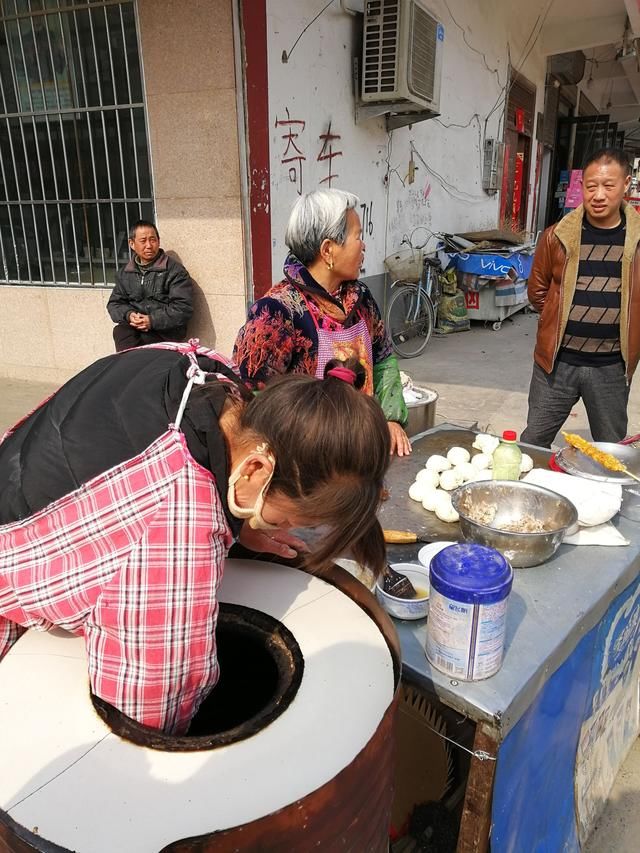 牛舌形芝麻盖猪油馅，这才是永城烧饼最靠谱的姿势！