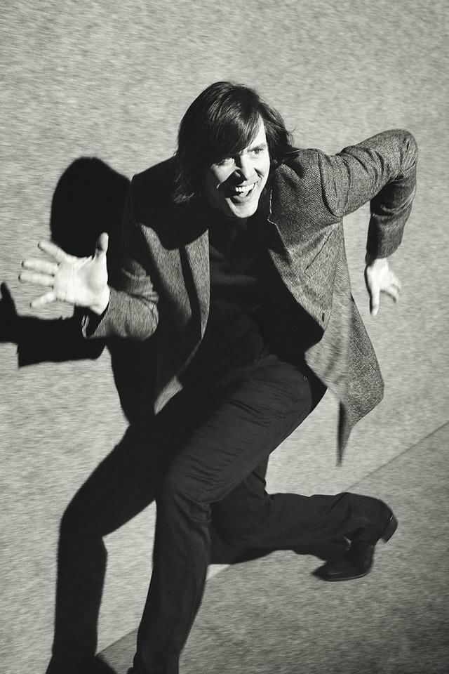 56岁金凯瑞登杂志封面,长发披肩满脸皱纹,喜剧