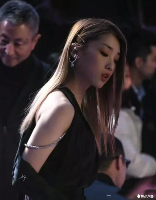 火箭少女:换美女yamy由高级脸走秀大泳装,百变高清发型变成美女图片