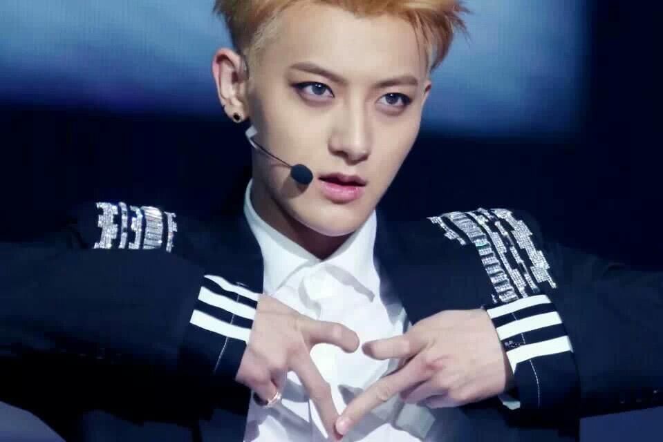 黄子韬公布恋情:豆得儿,惟爱你!王思聪:破鞋你