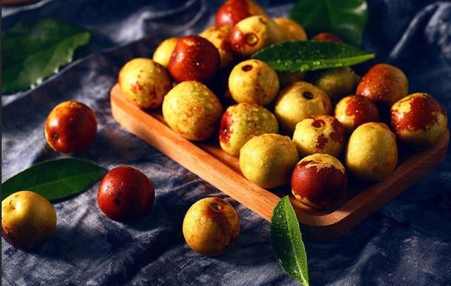 物以稀为贵，大荔冬枣上市百元一斤!我就看看不吃……