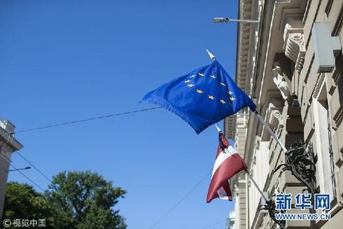 欧洲央行维持利率不变 将在12月结束QE