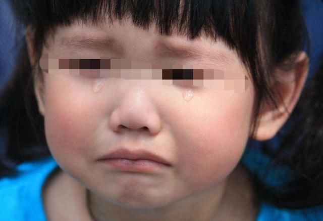 男子在外打工，5岁女儿夜里哭着打电话，他立刻回家救了妻子一命