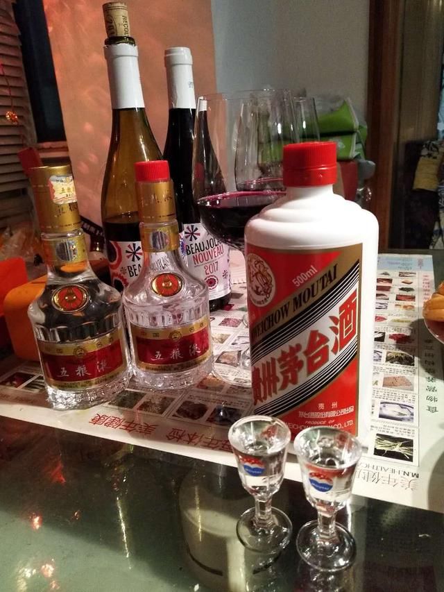 当茅台酒摆上年夜饭桌，是这样的“醉人”画面