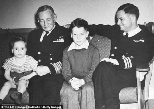 美国资深参议员麦凯恩去世,一组照片回顾其经