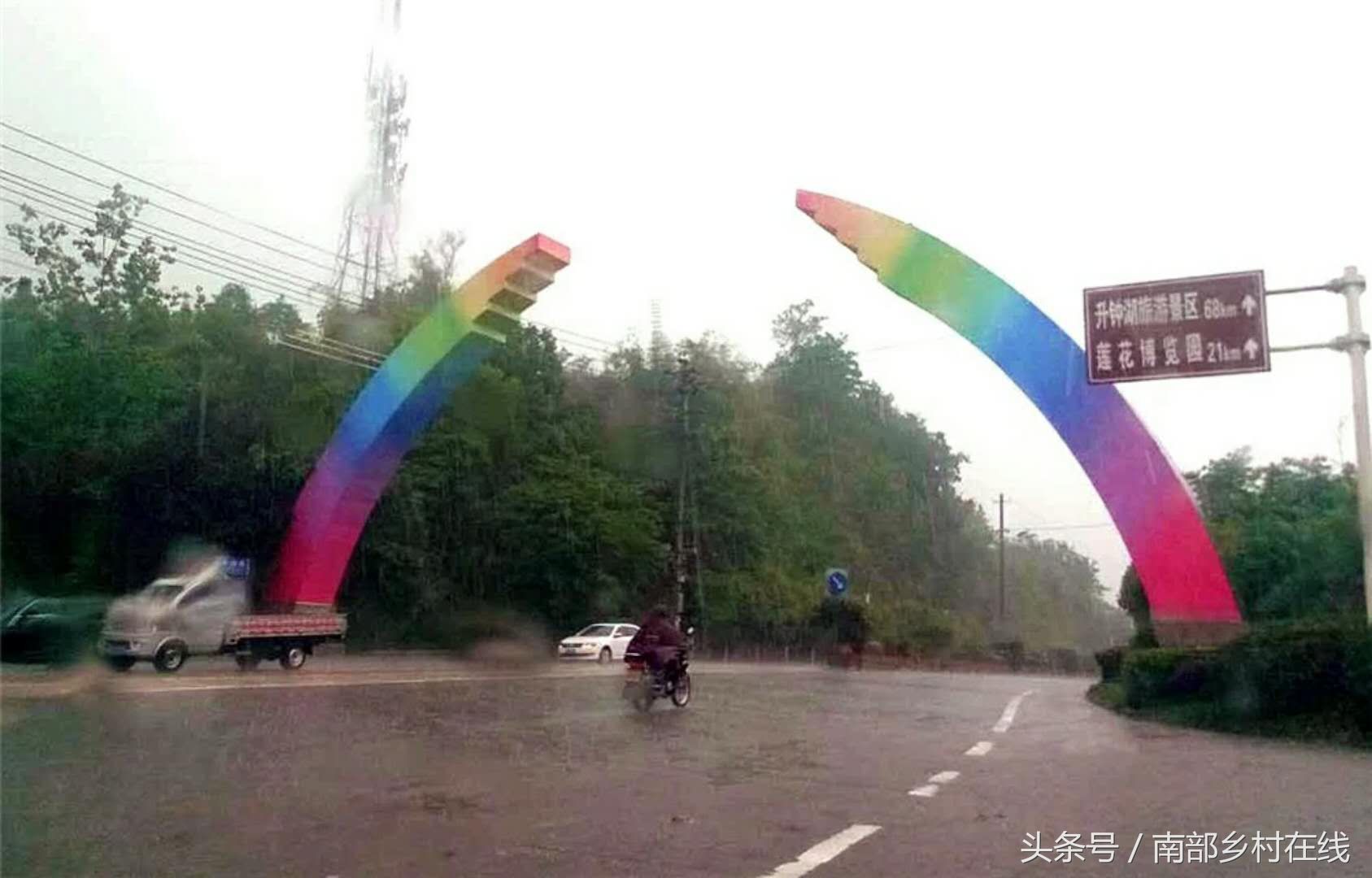 暴雨夜袭四川南部县，让全县人民无心睡眠，南部雄起!