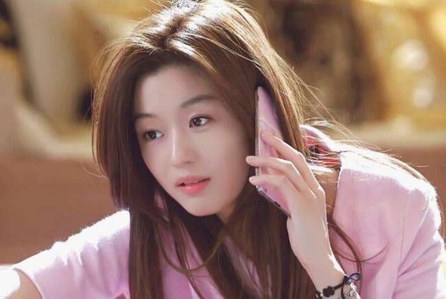 全智贤生二胎后首亮相,真的一如既往地美丽漂亮