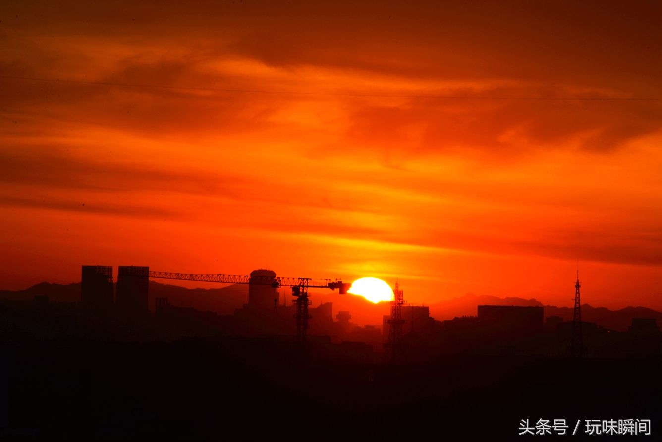 北京日出东方时刻,天安门广场升国旗之时,希望