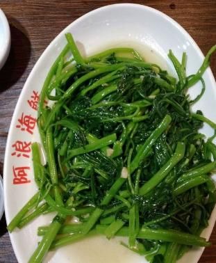 躺在酒店，懒懒的看着三亚湾