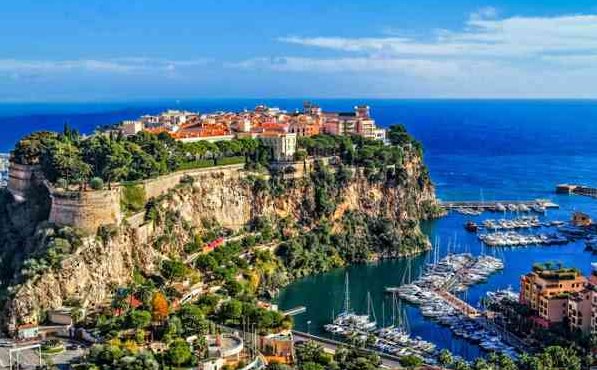 如此小国却是全球富人的天堂，民众收入超欧美，拥有全球最贵公寓