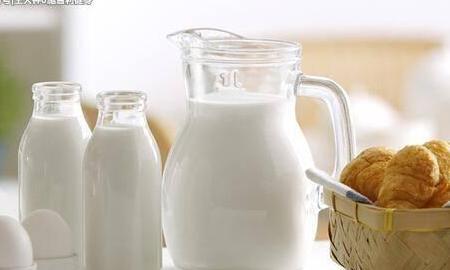 减肥喝哪种牛奶比较好? 睡前喝牛奶会不会不利