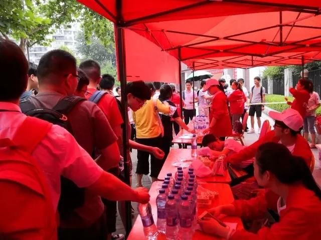 直击常德2018高考首日!这些暖心瞬间震撼每个