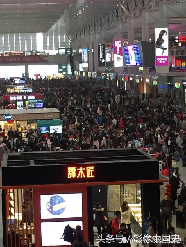 上海虹桥高铁站春运景象：千山万水挡不住游子回家过年 现场图