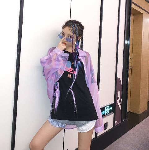 有种众望所归叫李小璐,女团风制服拍封面,复出不演戏当歌手