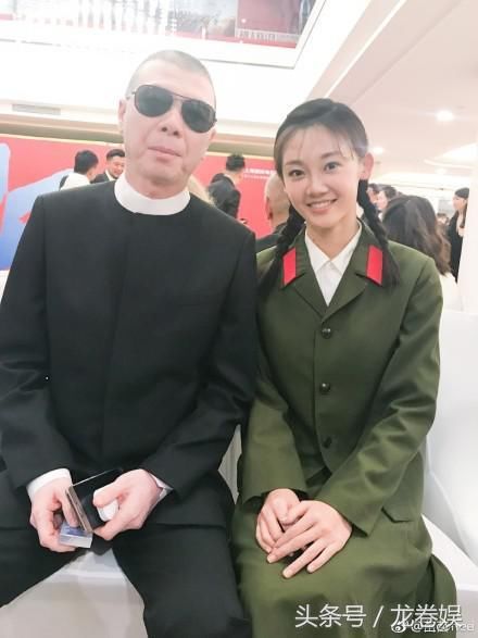 大年三十去冯小刚家包饺子,为什么不是钟楚曦而是苗苗