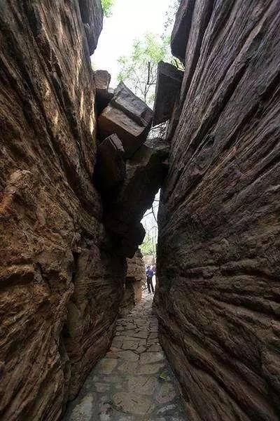 吴丹世界游记 这座山名气不大，但是却藏着罕见的美丽景色