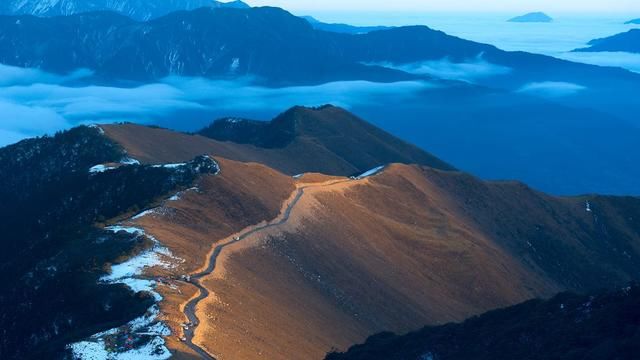 佛光，云海，云瀑，日照金山，包含世间最美风景的三个地方