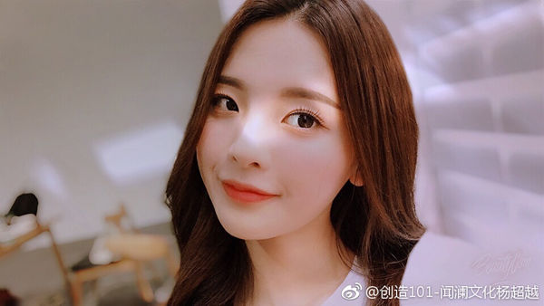 杨超越回应紫宁点赞内涵队友的微博:她真的被