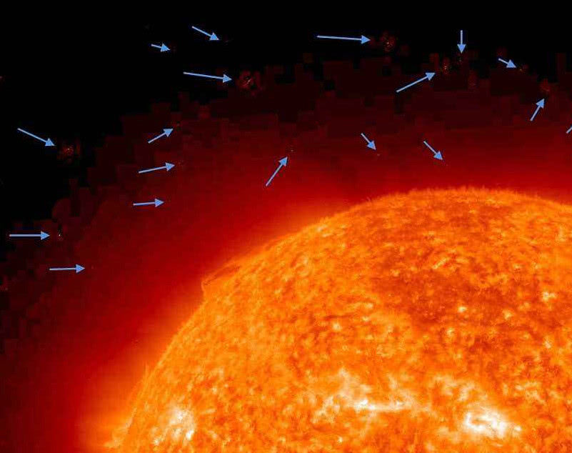 太空中的物质被太阳吸收，有没有能脱离开太阳的物质?