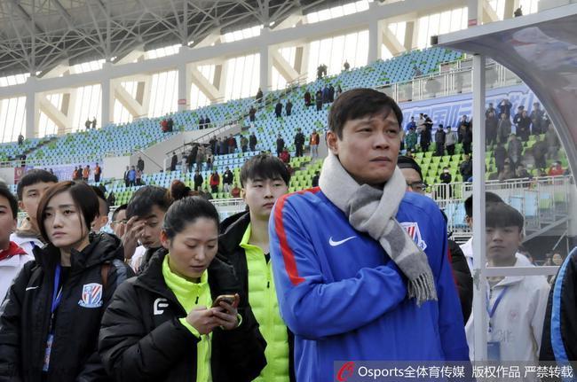 预备队联赛范志毅与边裁起冲突 回应:不能无视