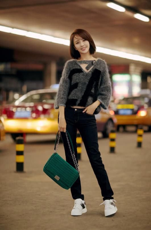 佟丽娅只是剪对摩卡波波头，34岁秒变成18岁少女，看了也想剪