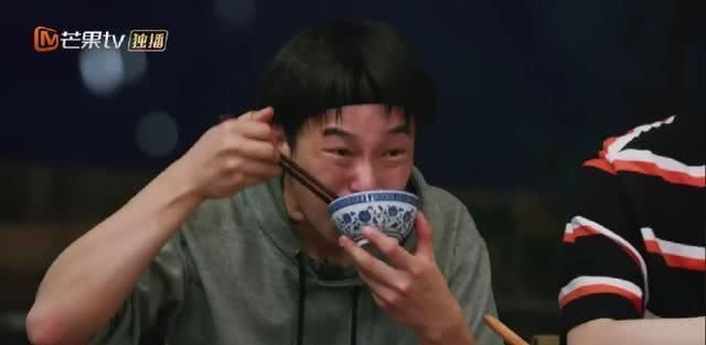 彭昱畅收了粉丝送的大碗,“彭一碗”实名?最强下饭综艺男明星 申博太阳城
