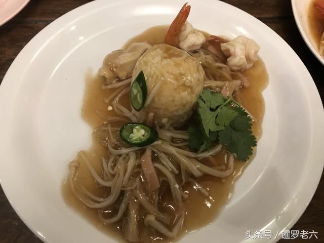 从没见过如此“抠门”的盖饭!饭量仅比拇指大,至少五份才能饱!