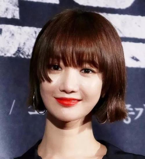 被网红带火的一款圆脸,剪这个图片,短发漫画的胖发型的女生后背发型少女头像图片