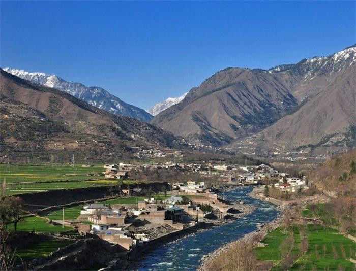 直击巴基斯坦农村的真实生活,经常吃不起饭,与